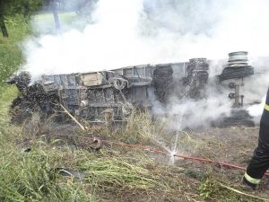 Choque de camiones en la 14