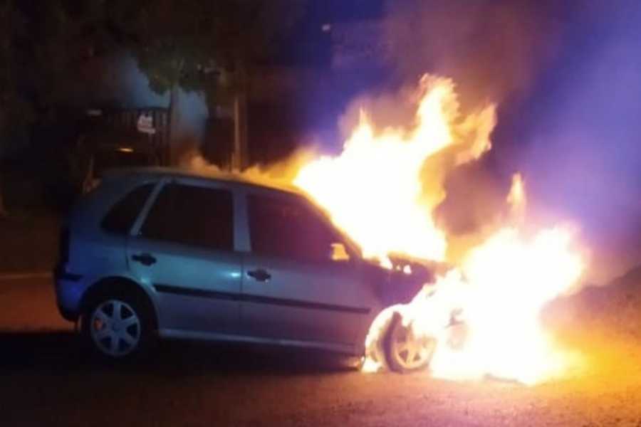 Un automóvil se incendió en la madrugada de Villa Elisa – La Semana Entre  Dos Ríos