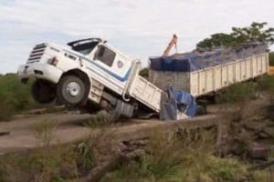 Camion-caido-2